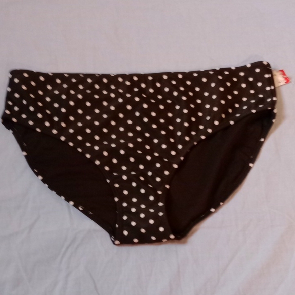 Basic Editions Black and White Swimwear